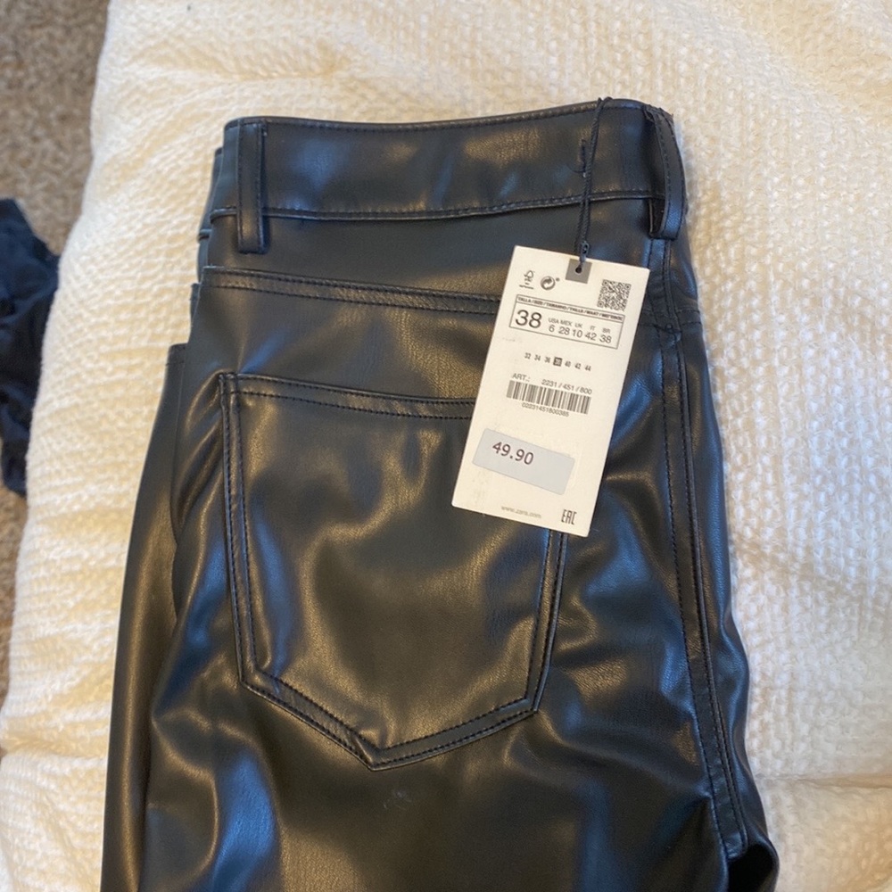Black Faux Leather Pants - Zara - Size 6 - Picture 2 of 3